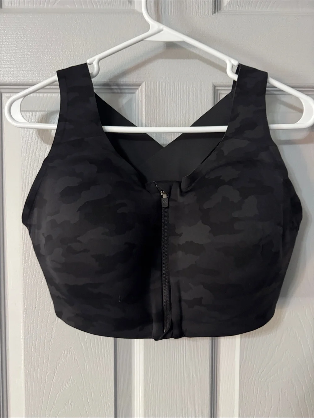 Lululemon Enlite Front-Zip High Support Sports Bra- Black Camo